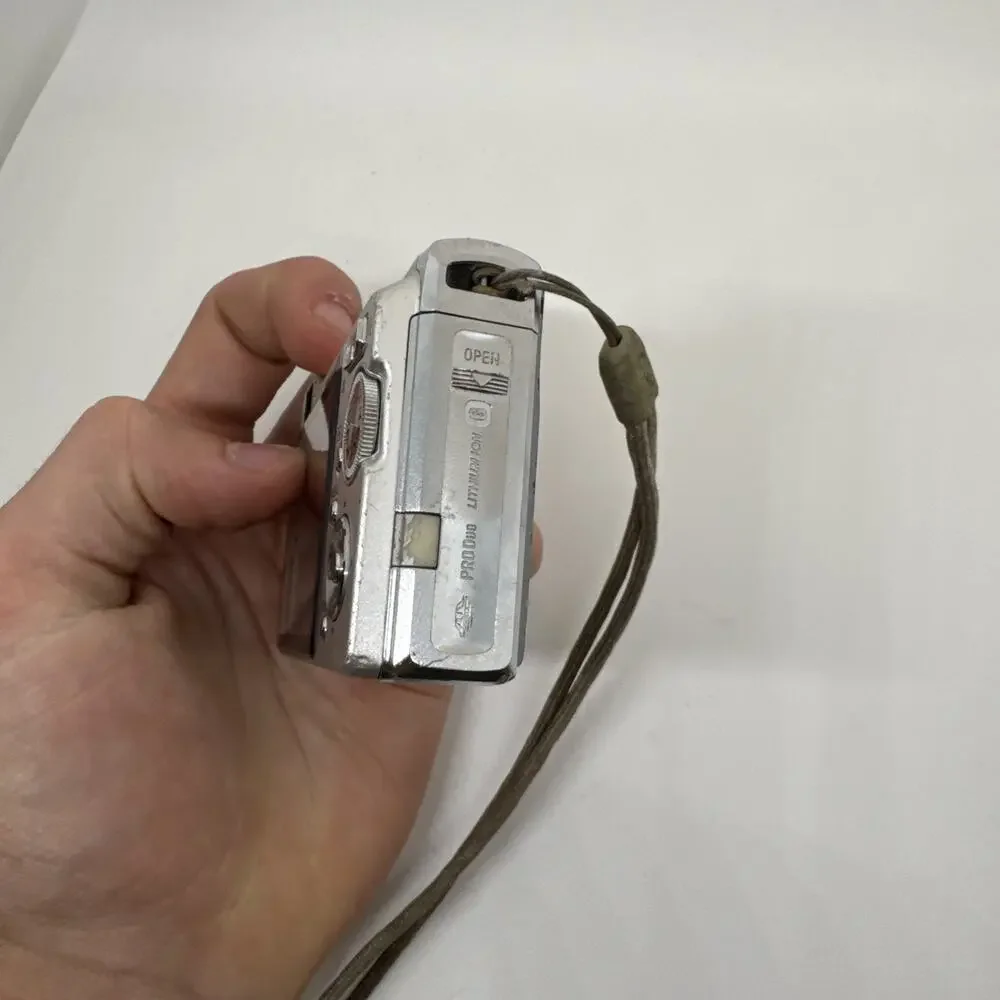 Sony Cybershot DSC-W80 7.2 MP Digital Camera + Battery SD Charger & Case Tested